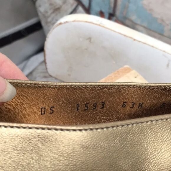 Salvatore Ferragamo Womans 8.5 AA Narrow Metallic Bronze Gold Toned Leather Ball - Picture 4 of 10